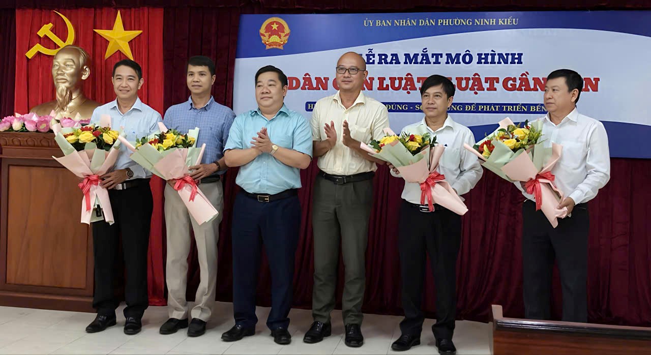 PHƯỜNG NINH KIỀU RA MẮT MÔ HÌNH “DÂN GẦN LUẬT - LUẬT GẦN DÂN”