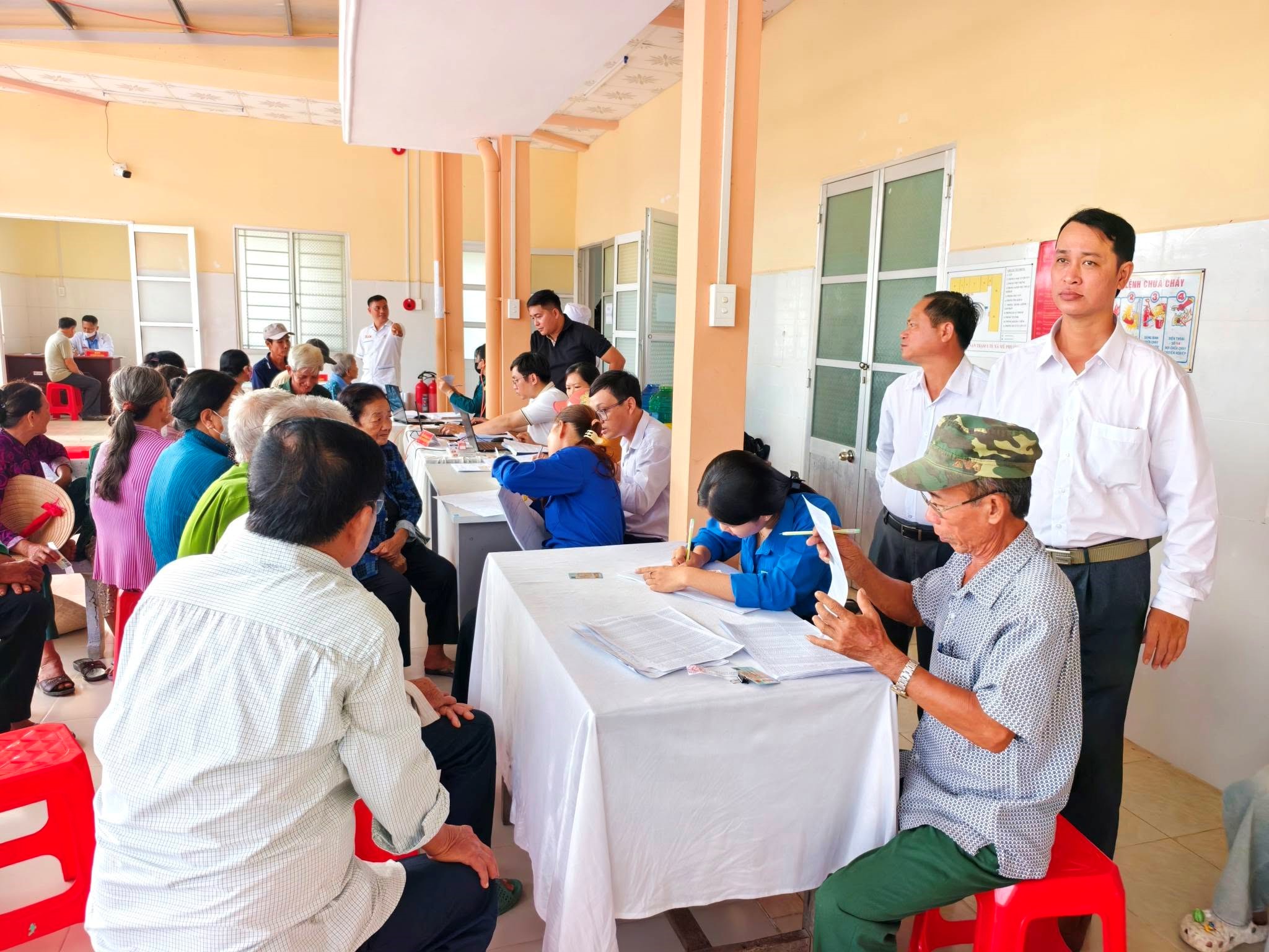 KHÁM SỨC KHỎE ĐỊNH KỲ, LẬP HỒ SƠ SỨC KHỎE ĐIỆN TỬ – THIẾT THỰC BẢO ĐẢM QUYỀN ĐƯỢC CHĂM SÓC SỨC KHỎE CỦANGƯỜI DÂN