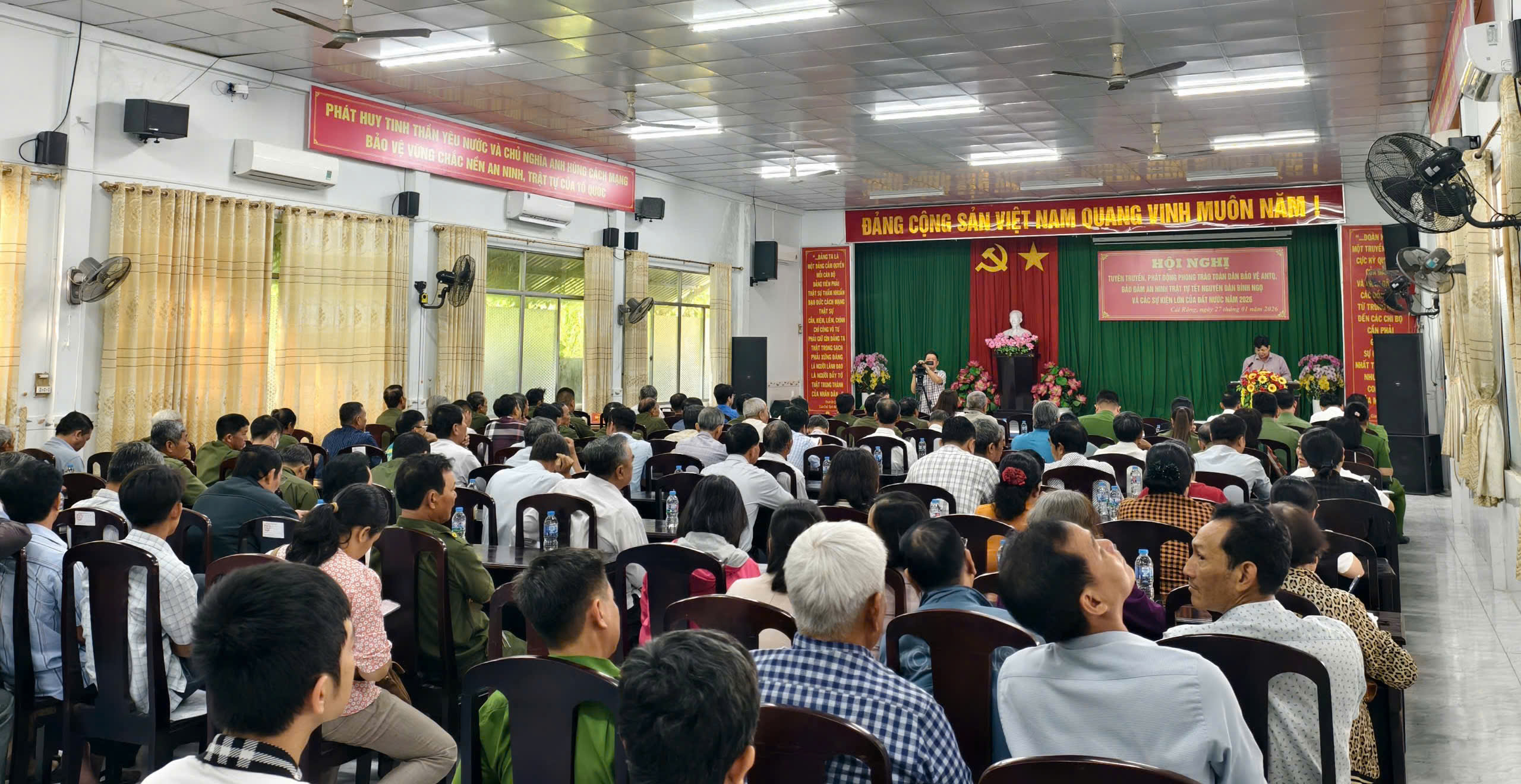 Phường Cái Răng tổ chức Hội nghị tuyên truyền phát động phong trào toàn dân bảo vệ an ninh Tổ quốc và triển khai một số văn bản quy phạm pháp luật liên quan công tác đảm bảo an ninh trật tự trên địa bàn