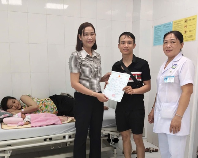 PHƯỜNG NGÃ NĂM ĐẨY MẠNH TUYÊN TRUYỀN, TRIỂN KHAI MÔ HÌNH CẤP GIẤY KHAI SINH TẬN GIƯỜNG CHO TRẺ MỚI SINH