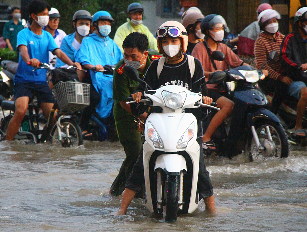 Cần Thơ tăng cường chỉ đạo công tác chống ngập lụt trong các đợt triều cường