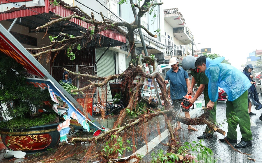 Khẩn trương khắc phục hậu quả bão số 10 và mưa lũ