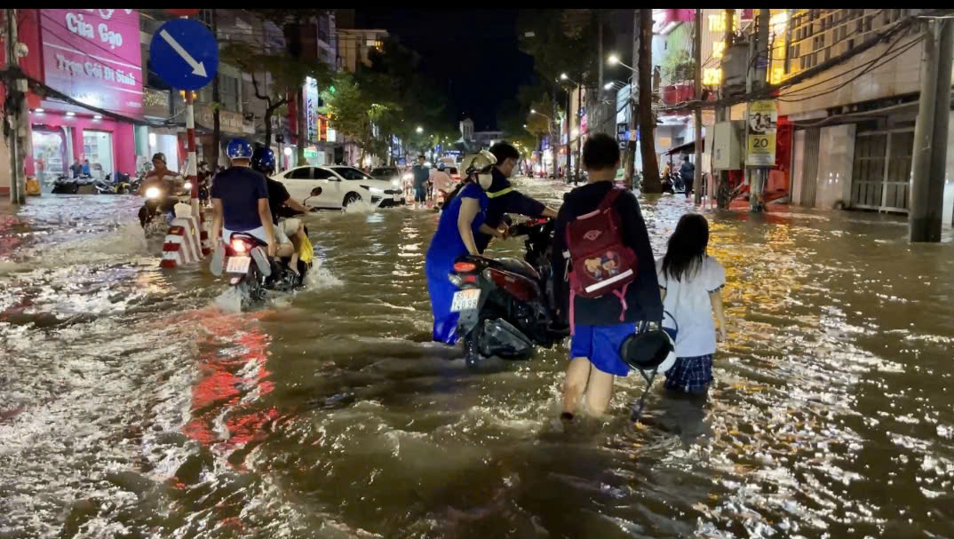 Tăng cường đảm bảo an toàn điện trong mùa mưa bão, ngập nước