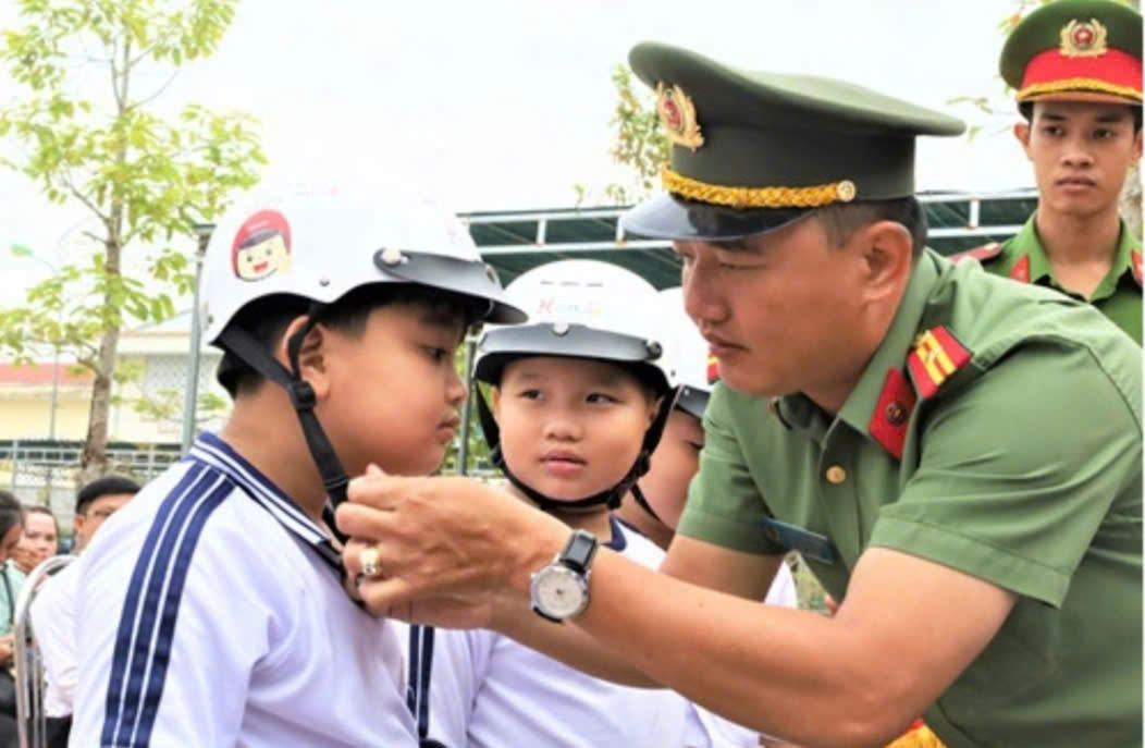 Triển khai Chương trình trao tặng Mũ bảo hiểm cho học sinh lớp Một toàn quốc năm học 2025 – 2026