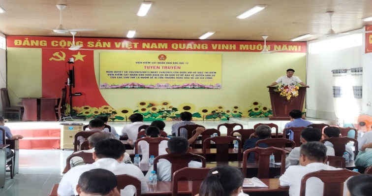 Hoạt động thiết thực hưởng ứng Ngày Pháp luật Việt Nam