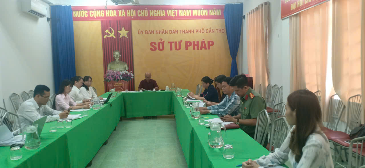 Họp xét khen thưởng Cuộc thi “Tìm hiểu pháp luật” năm 2025
