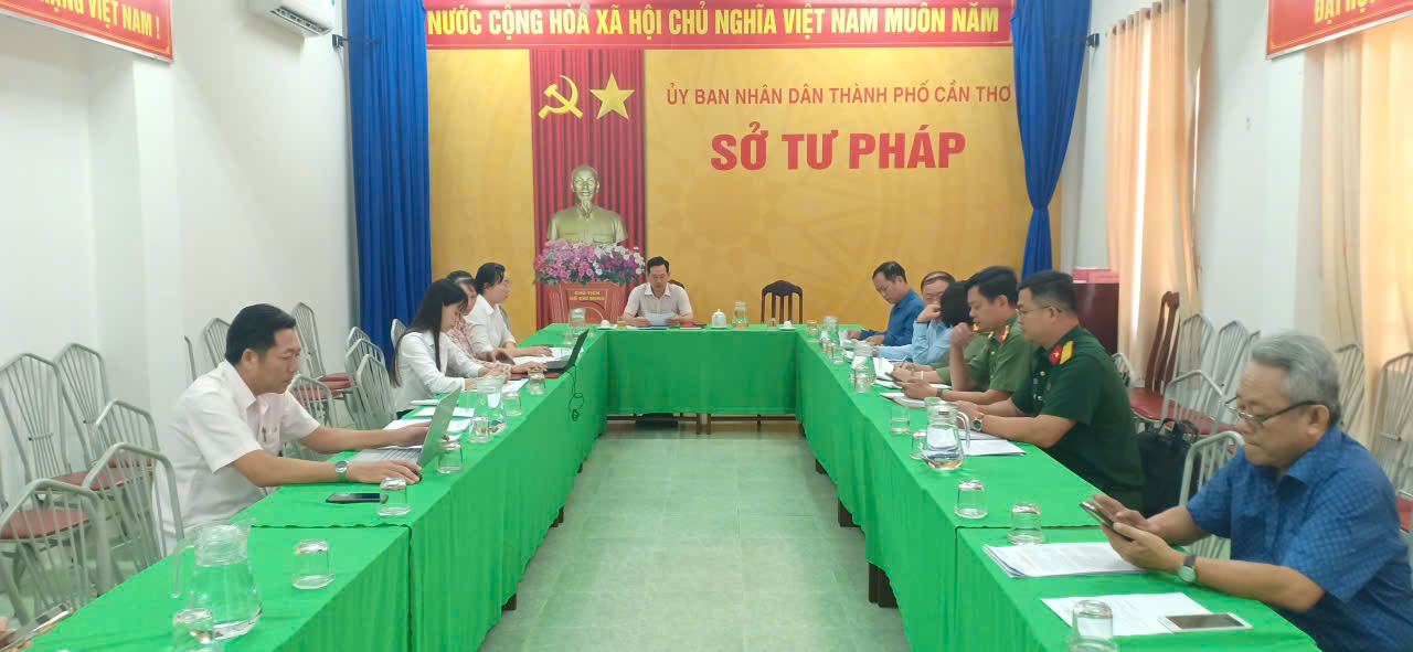 Họp Ban Tổ chức xét khen thưởng Cuộc thi trực tuyến “Tìm hiểu quy định của Luật Bầu cử đại biểu Quốc hội và đại biểu Hội đồng nhân dân” 