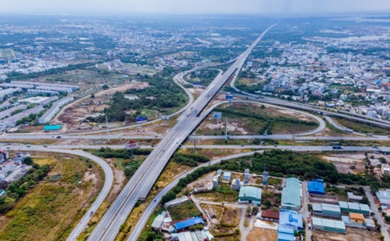 Tập trung chỉ đạo triển khai các dự án xây dựng đường cao tốc qua địa bàn thành phố