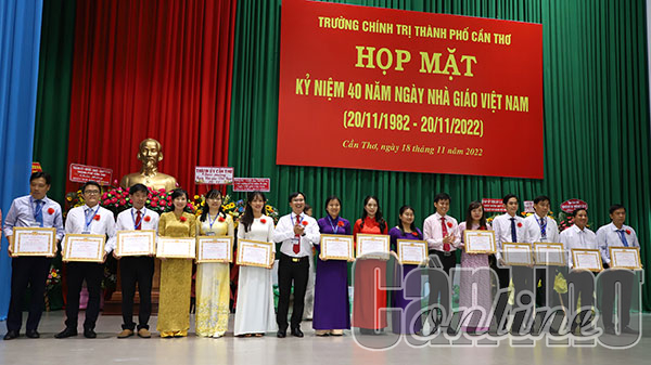 Nhiều hoạt động kỷ niệm 40 năm Ngày Nhà giáo Việt Nam 