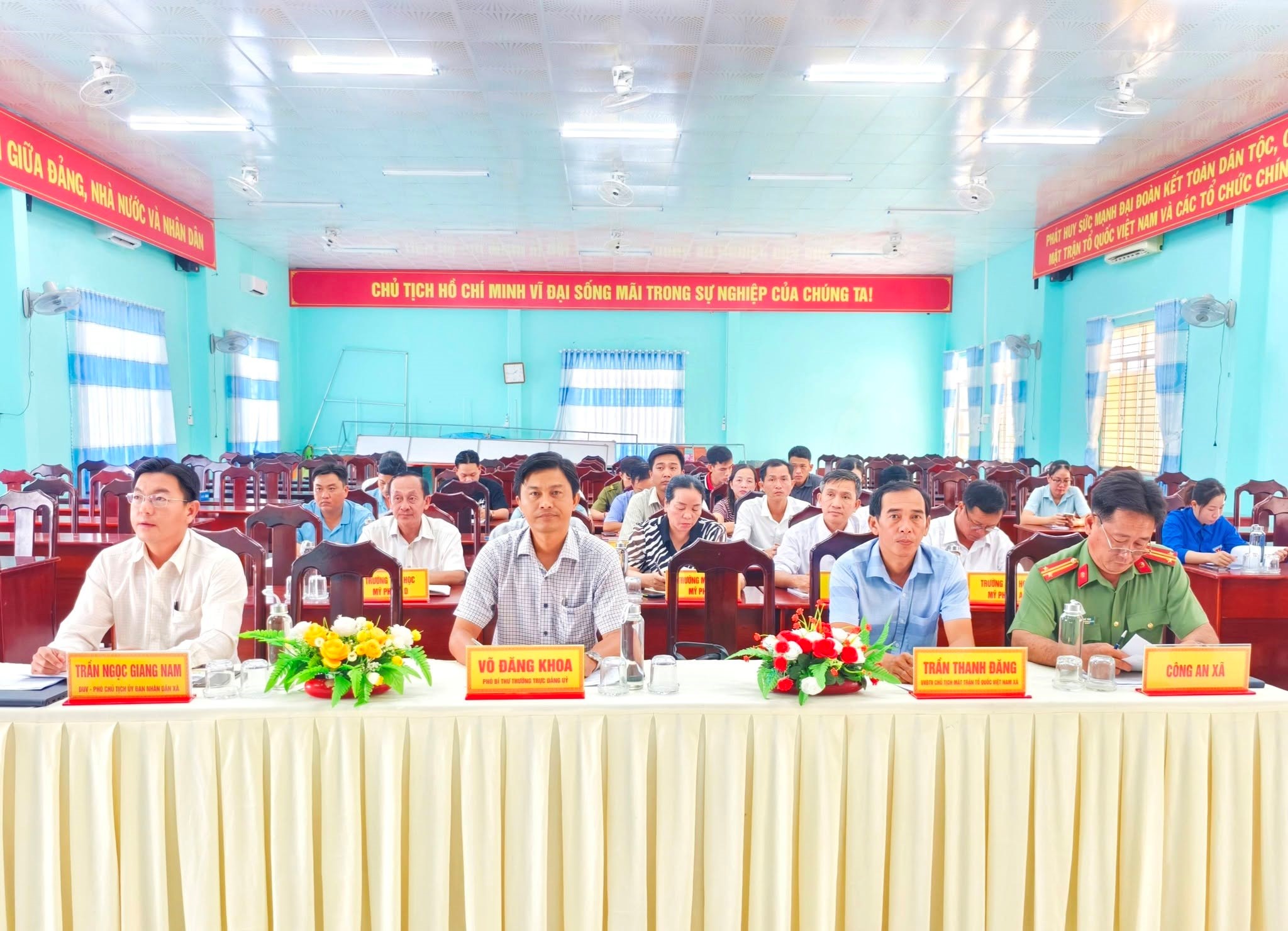 TUYÊN TRUYỀN, PHỔ BIẾN PHÁP LUẬT GẮN VỚI ĐIỀU TRA PHỔ CẬP GIÁO DỤC VÀ CHIẾN DỊCH 100 NGÀY CẬP NHẬT              SỔ SỨC KHỎE ĐIỆN TỬ