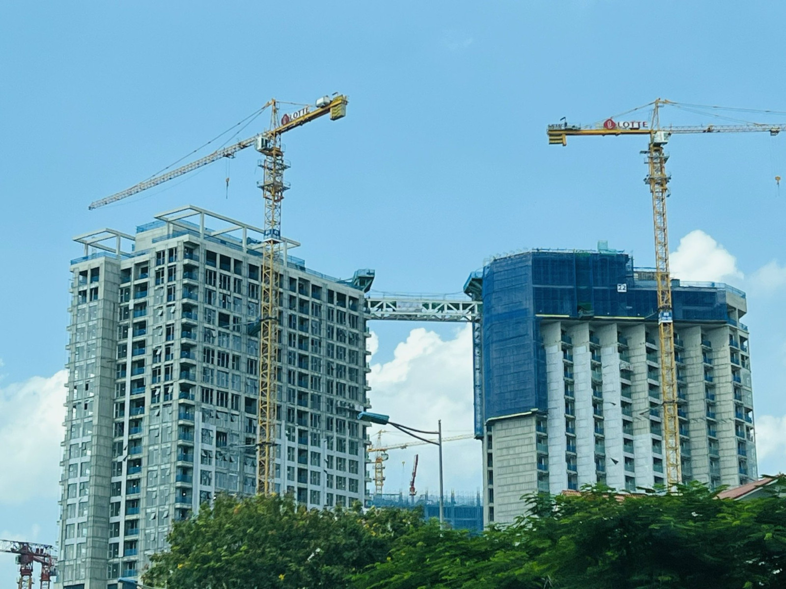 Quyết định quy định quản lý trật tự xây dựng, tiếp nhận thông báo khởi công xây dựng công trình trên địa bàn thành phố