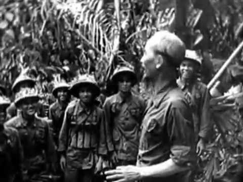 Bác đang cùng chúng cháu hành quân