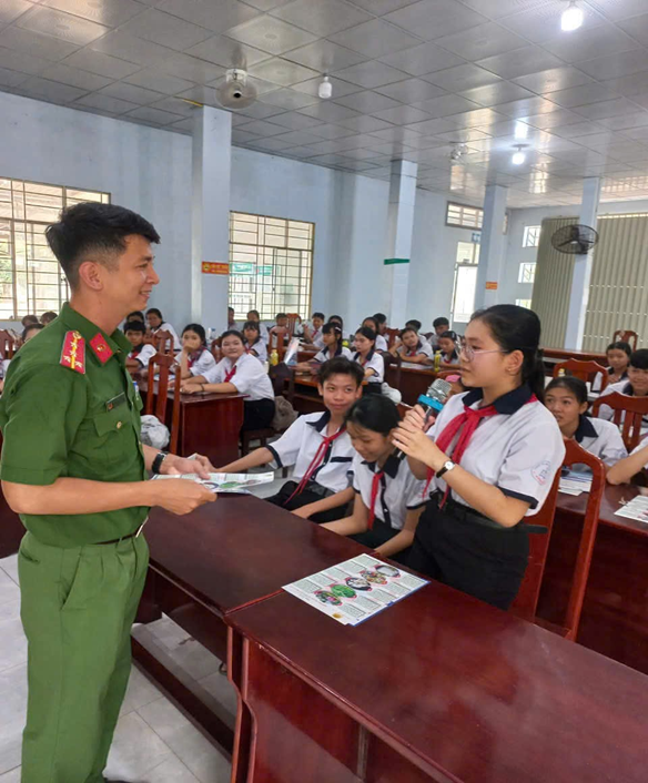 PHƯỜNG NGÃ NĂM THỰC HIỆN CÔNG TÁC PHỔ BIẾN GIÁO DỤC PHÁP LUẬT TRONG NHÀ TRƯỜNG
