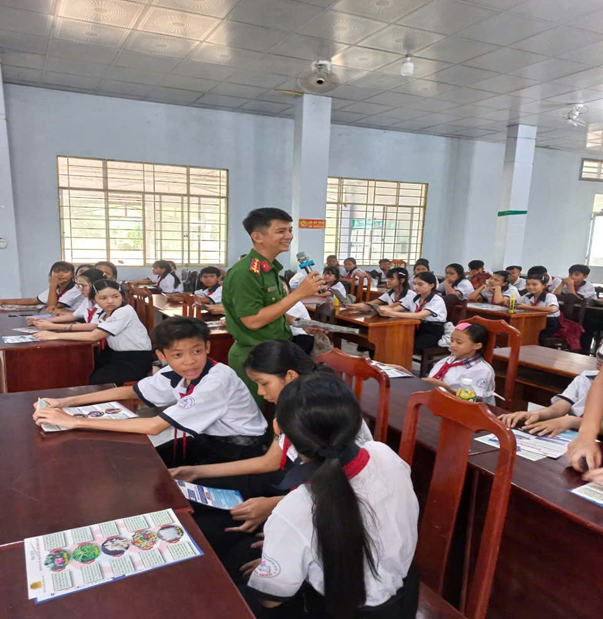 Quang cảnh hội nghị phổ biến